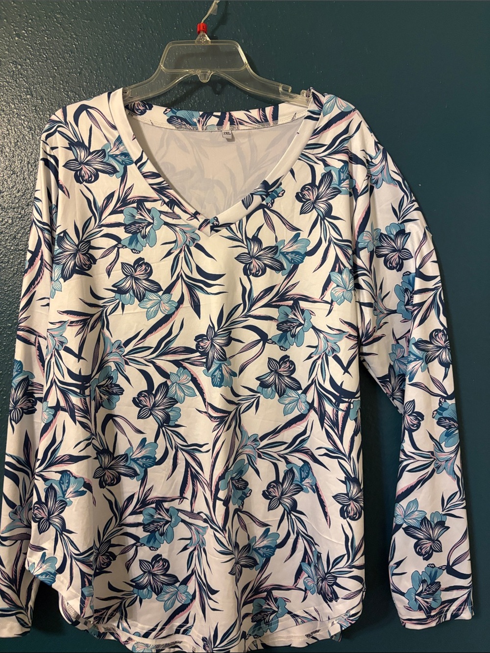 2X Women's V-Neck Long Sleeve Floral Tee - Blue/White